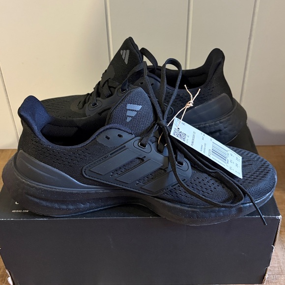 Women’s Adidas PureBoost 23 Sneakers Black NIB Size 7